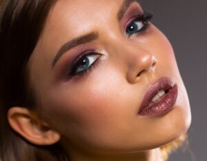 Glowy Skin: Warum gesunde Ausstrahlung der sch&ouml;nste Beauty-Trend f&uuml;r deine Hochzeit ist - allgemein